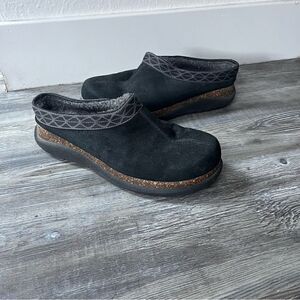 PREDICTIONS Womens Leather Collection Suede Mocs Slip On Loafers Clogs
